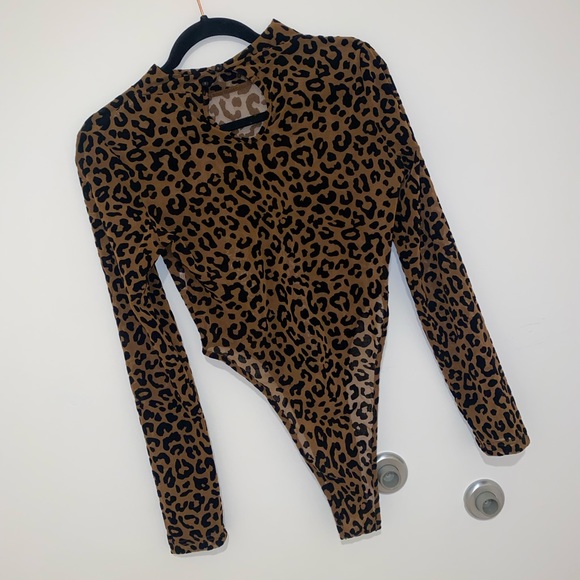 Boohoo velvet leopard highcut bodysuit - Picture 7 of 11